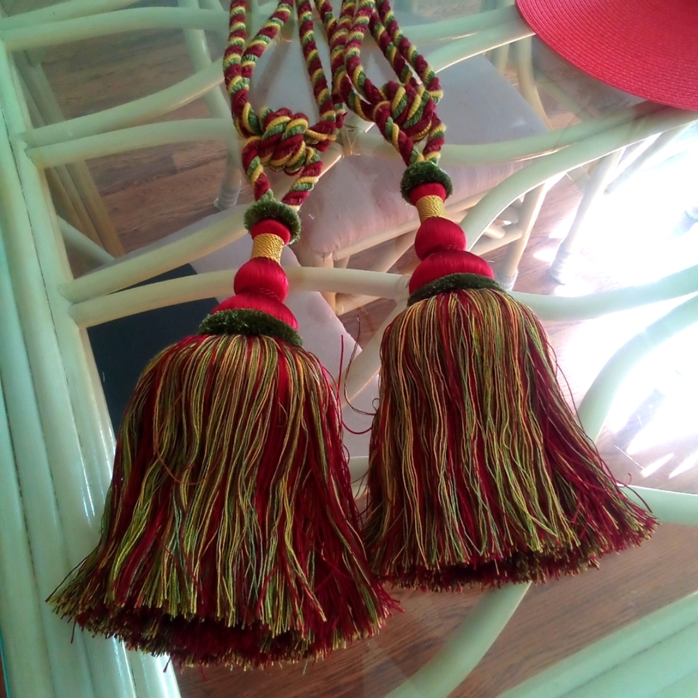 Beauriful, high quality tie-backs, 29", Immaculate!..$20!